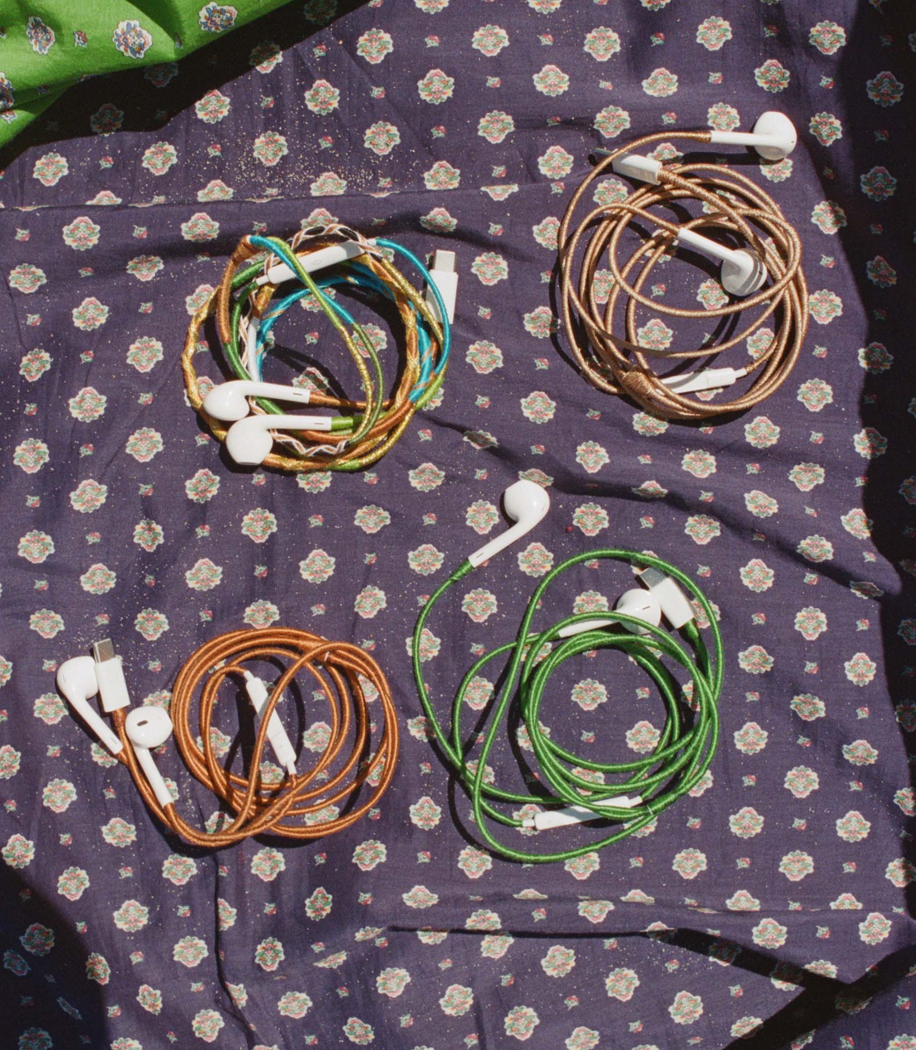 LE POM POM & DÔEN HEADPHONES -- BRONZE - Image 6